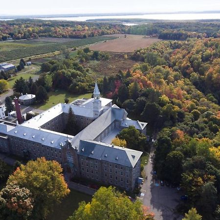 Auberge De L'Abbaye D'Oka Luaran gambar
