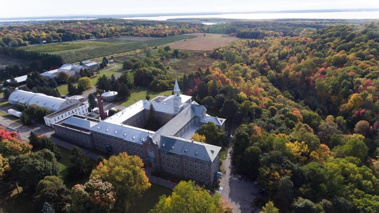 Auberge De L'Abbaye D'Oka Luaran gambar