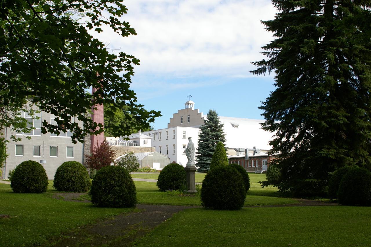 Auberge De L'Abbaye D'Oka Luaran gambar