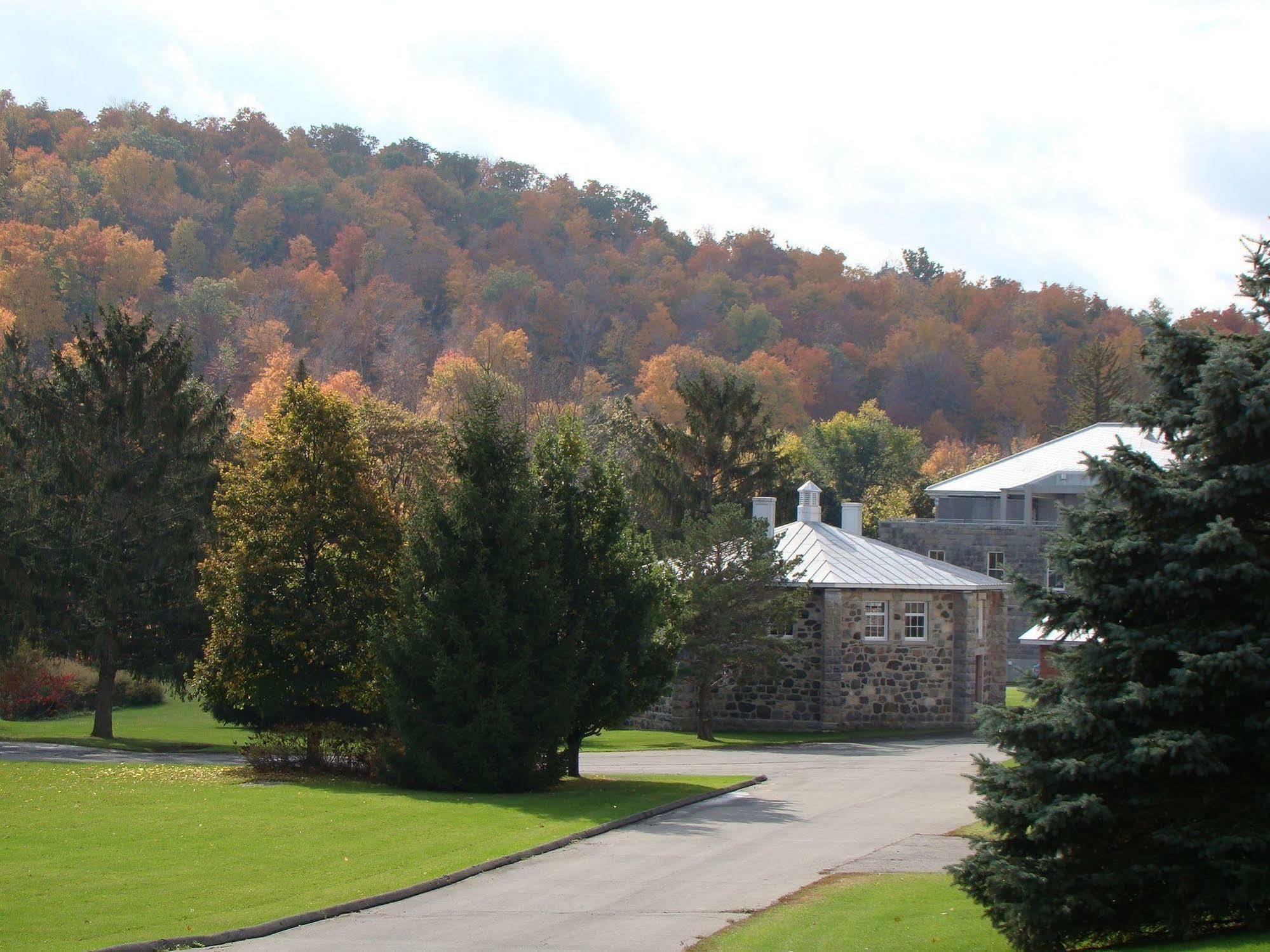 Auberge De L'Abbaye D'Oka Luaran gambar