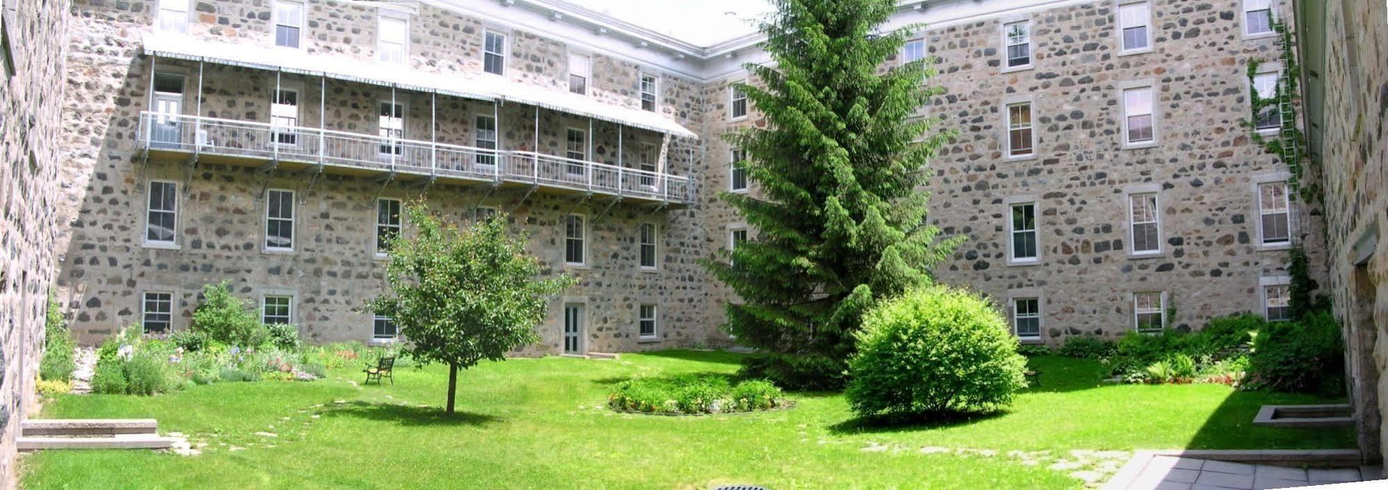 Auberge De L'Abbaye D'Oka Luaran gambar